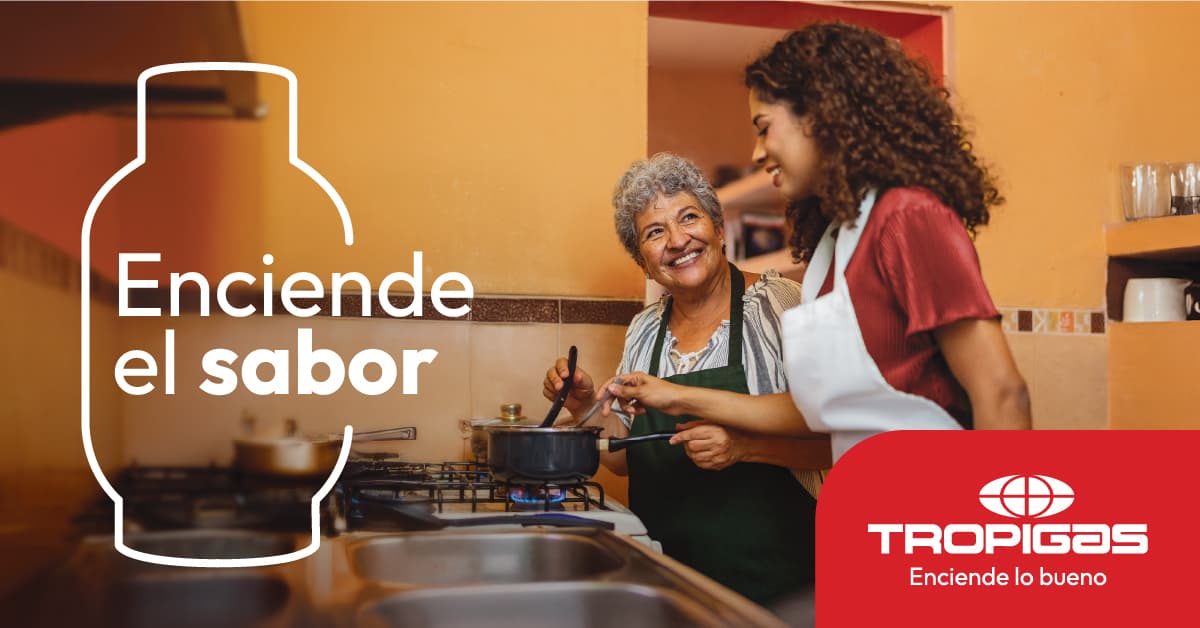 Enciende el sabor. Tropigas: dos mujeres cocinan juntas en una estufa de gas.